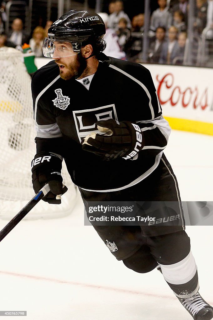Mike Richards of the Los Angeles Kings plays against the New York