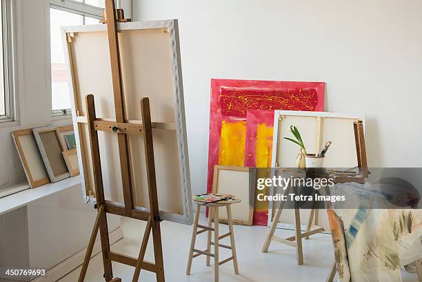 painter's studio - artist easel stock pictures, royalty-free photos & images