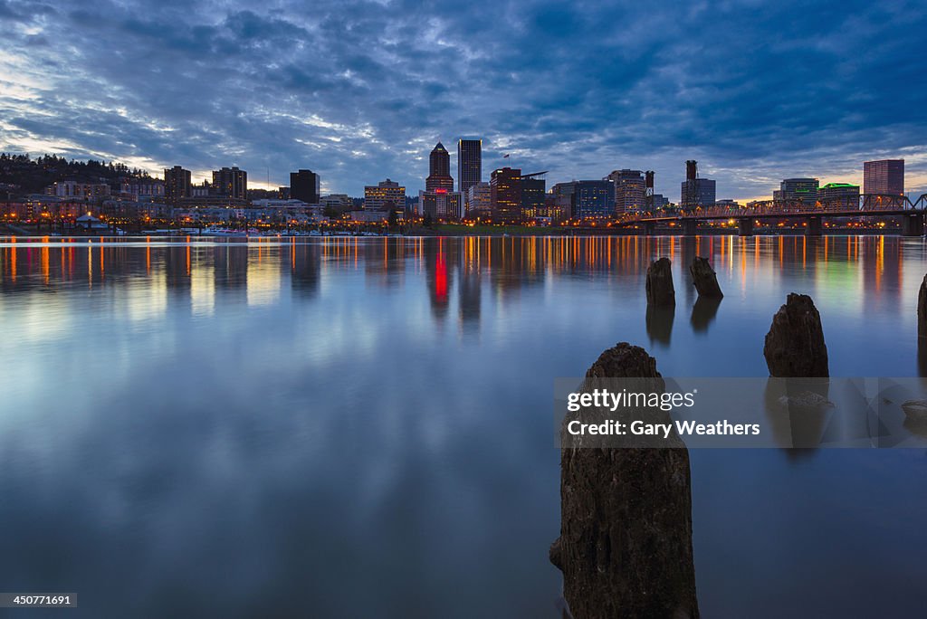 USA, Oregon, Multnomah County, Portland, View of city at sunset