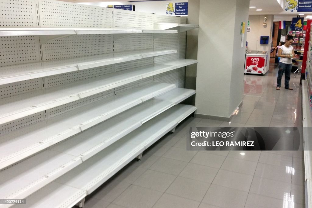 TOPSHOT-VENEZUELA-SHORTAGE