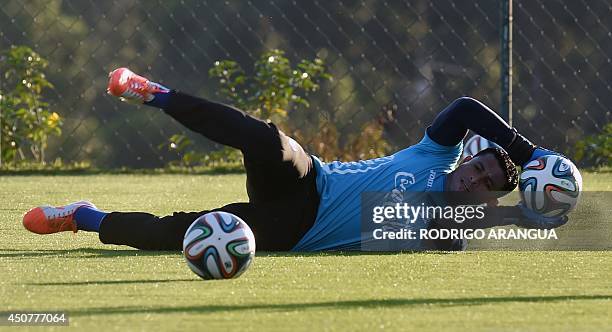 Honduras' goalkeeper Noel Valladares takes part in a training session with his team in Porto Feliz during the 2014 FIFA World Cup football tournament...
