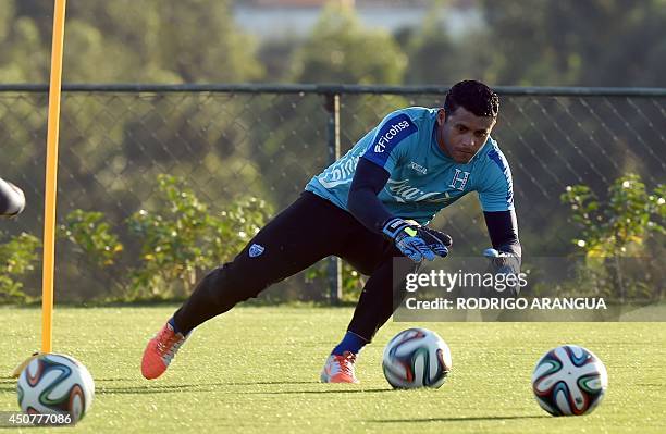 Honduras' goalkeeper Noel Valladares takes part in a training session with his team in Porto Feliz during the 2014 FIFA World Cup football tournament...