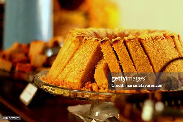 bolo de fubá - harina de maíz fotografías e imágenes de stock