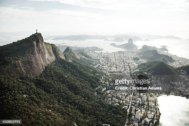 sunny view onto corcovado and sugarloaf - corcovado hill stock pictures, royalty-free photos & images