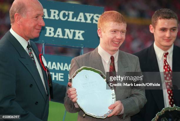 May 1993 Manchester United v Blackburn, Paul Scholes receives a young players award presented by Bobby Charlton.