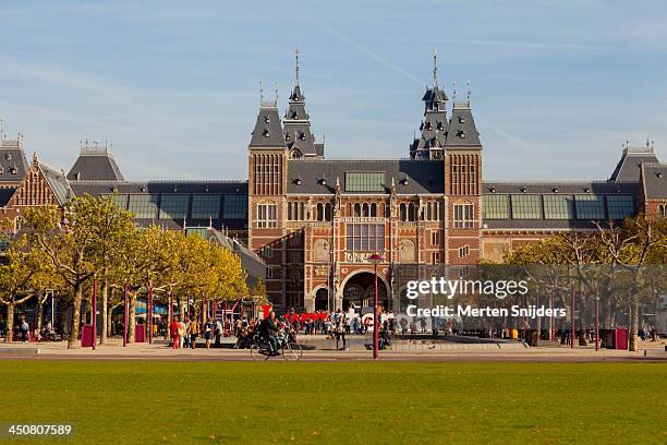 the rijks museum and iamsterdam sign - rijksmuseum 個照片及圖片檔