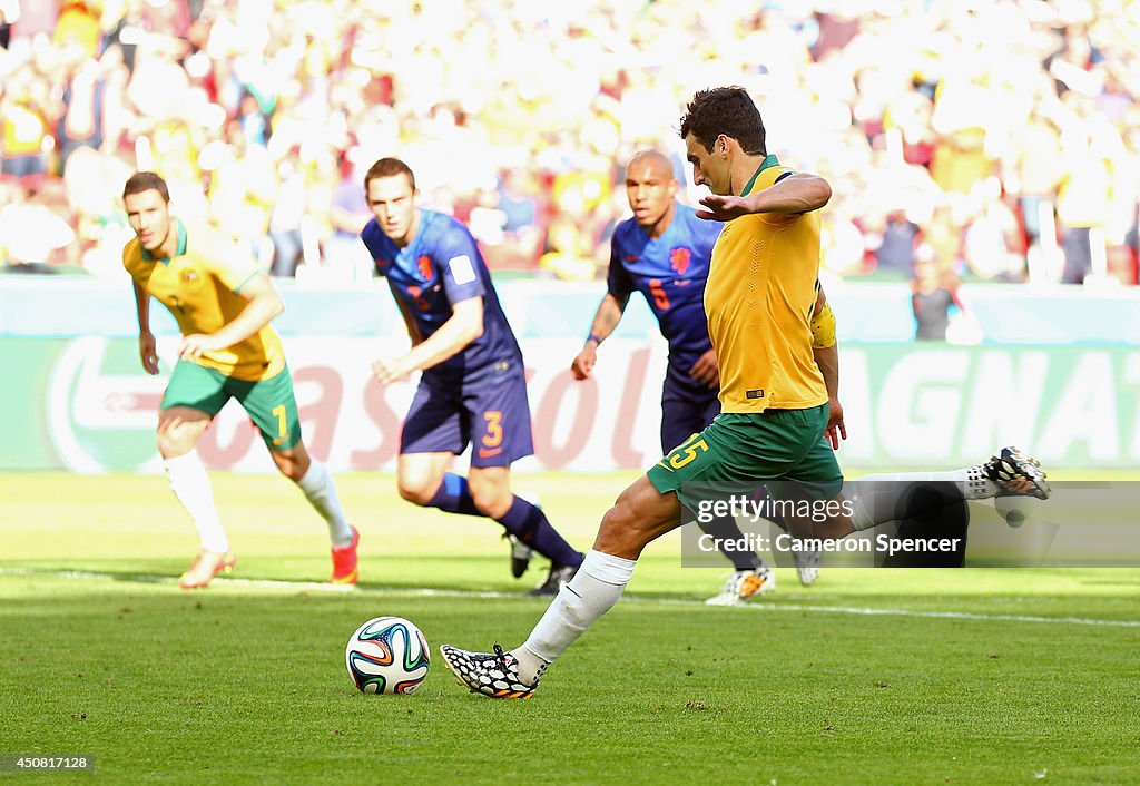 Australia v Netherlands: Group B - 2014 FIFA World Cup Brazil