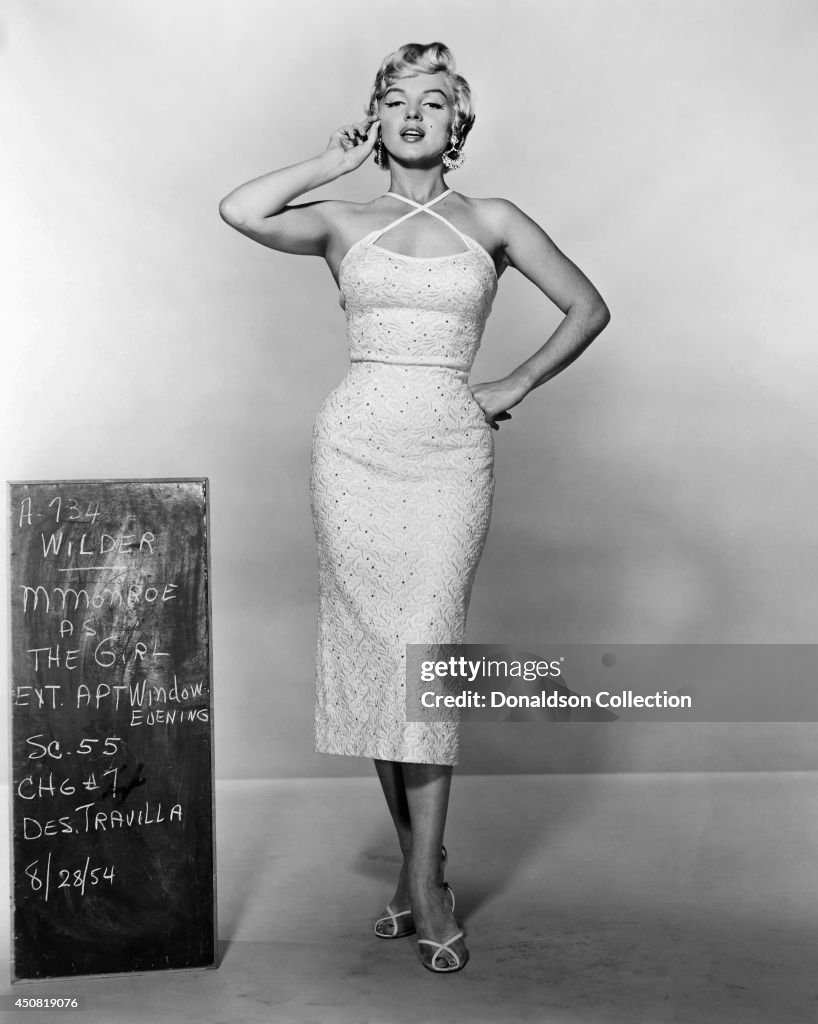Actress Marilyn Monroe poses for a costume test for the film 'The...  Fotografía de noticias - Getty Images