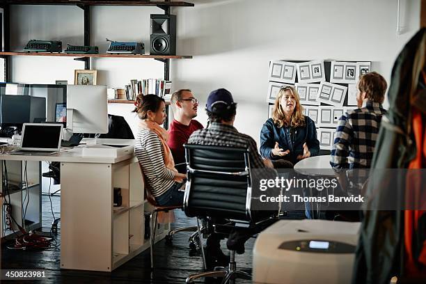 businesswoman leading meeting in startup office - kleines büro stock-fotos und bilder