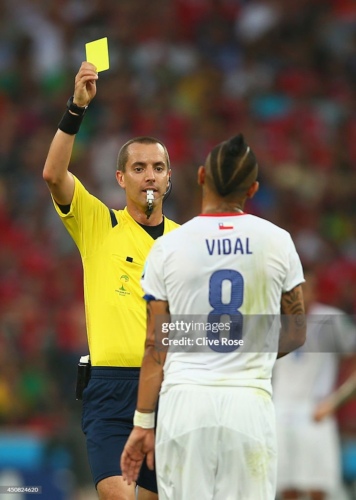 Spain v Chile: Group B - 2014 FIFA World Cup Brazil