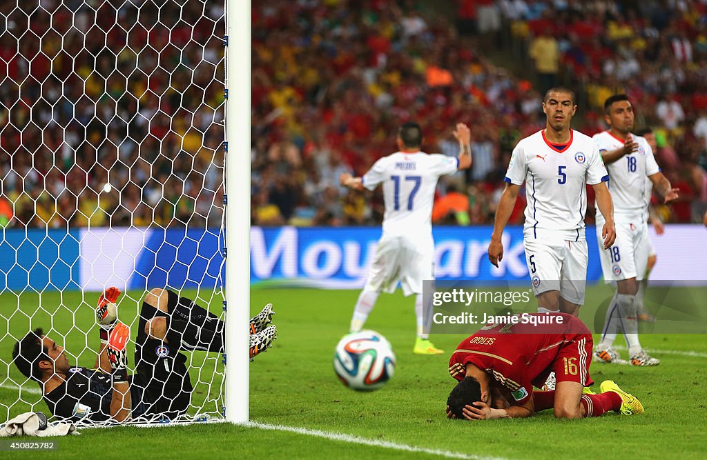 Spain v Chile: Group B - 2014 FIFA World Cup Brazil