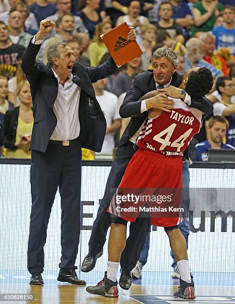 Assistant coach Emir Mutapcic, head coach Svetislav Pesic and Bryce Taylor of Muenchen show their delight after winning the Beko BBL playoff final...