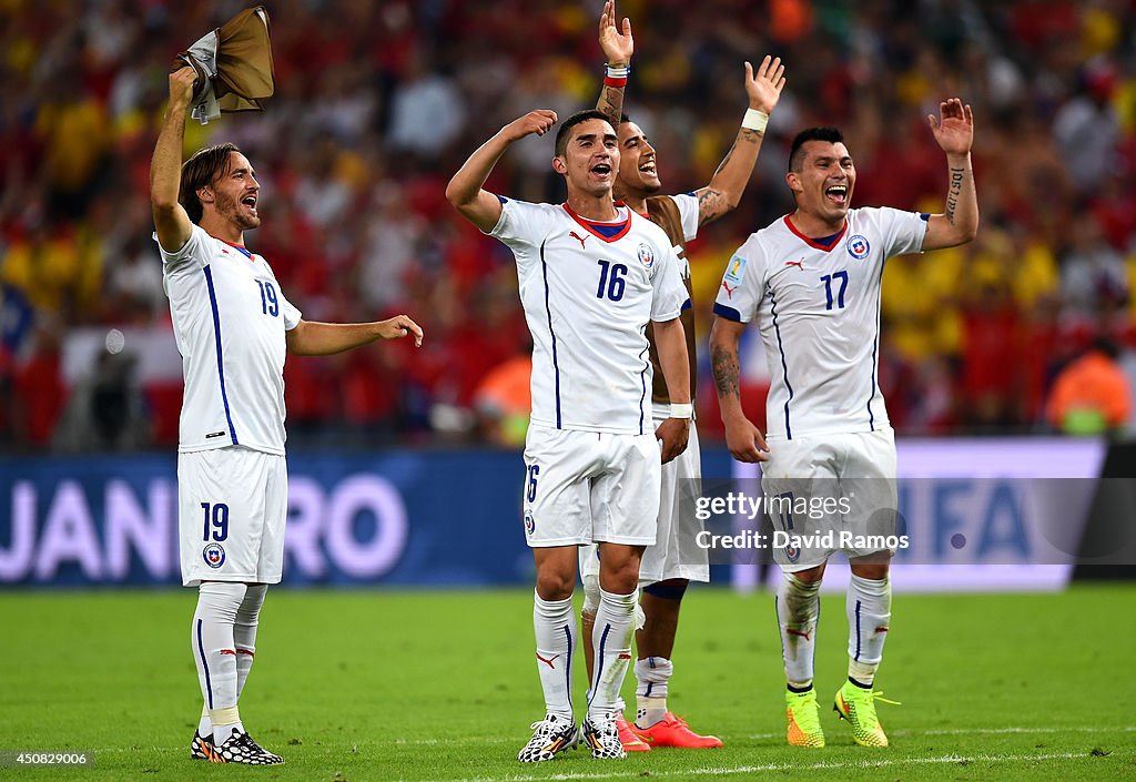 Spain v Chile: Group B - 2014 FIFA World Cup Brazil