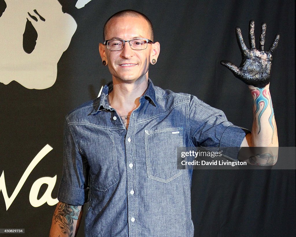 Linkin Park Inducted Into Guitar Center's RockWalk