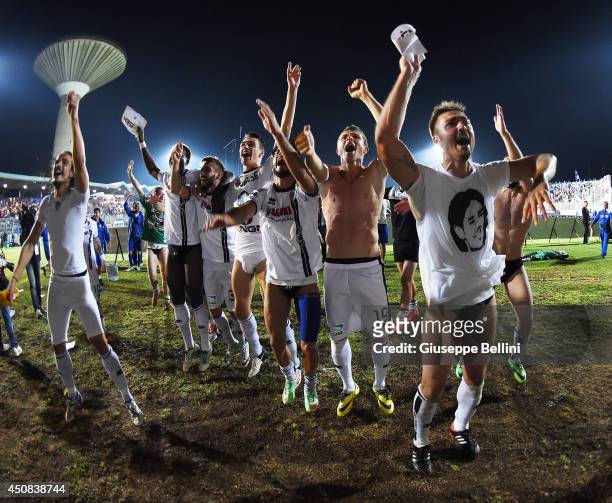 Players of Cesena celebrate the victory after the Serie B playoff final match between US Latina and AC Cesena at Stadio Domenico Francioni on June...