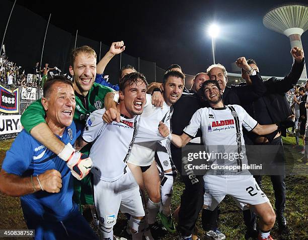 Players of Cesena celebrate the victory after the Serie B playoff final match between US Latina and AC Cesena at Stadio Domenico Francioni on June...