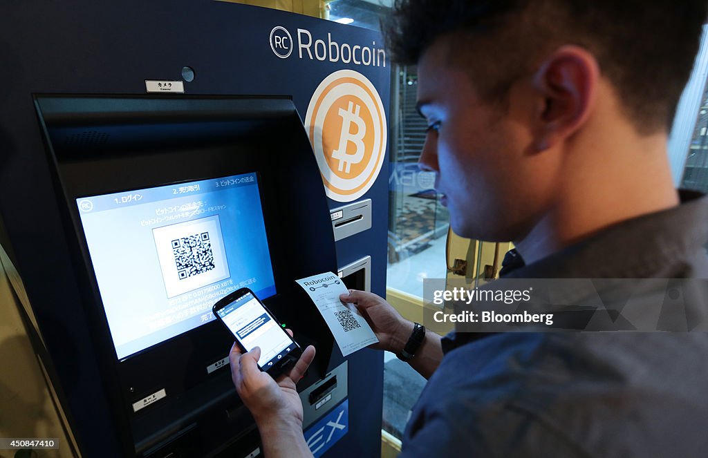 Robocoin demonstrate Bitcoin ATM usage At The Pink Cow Restaurant