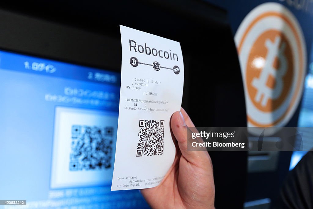Robocoin demonstrate Bitcoin ATM usage At The Pink Cow Restaurant