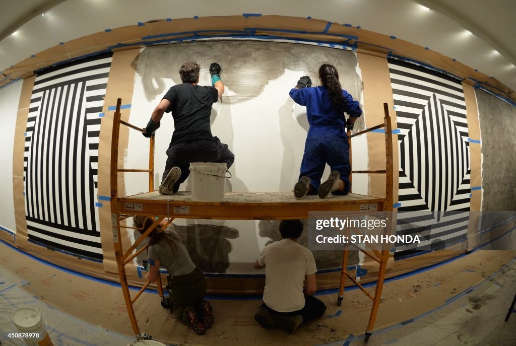 US-ART-LEWITT-DRAWING-INSTALLATION