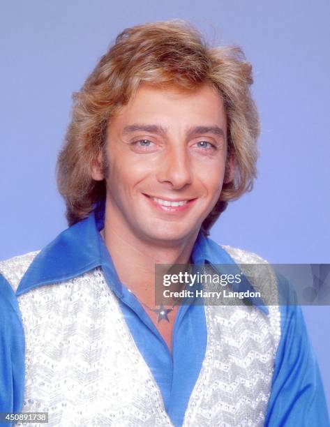 Singer Barry Manilow poses for a portrait in 1983 in Los Angeles, California.