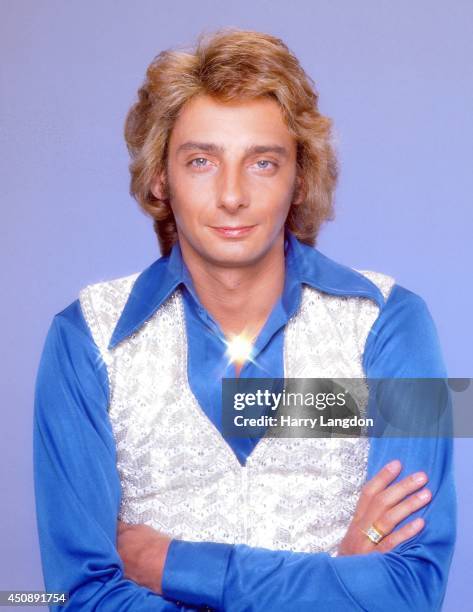 Singer Barry Manilow poses for a portrait in 1983 in Los Angeles, California.