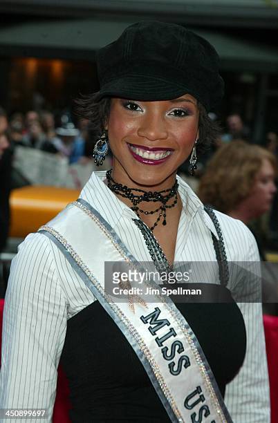 Miss USA 2002 Shauntay Hinton during Harry Potter and the Chamber of Secrets New York Premiere - Arrivals at The Ziegfeld Theatre in New York City,...