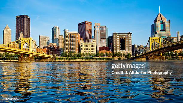 pittsburgh skyline - pennsylvania stock pictures, royalty-free photos & images