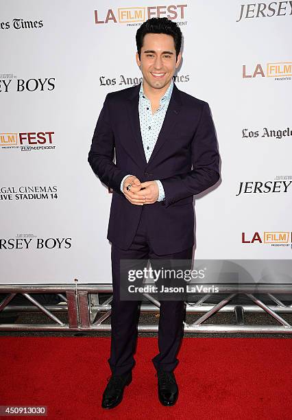 663 Fotos E Im genes De Alta Resoluci n De John Lloyd Young Jersey Boys 663-fotos-e-im-genes-de-alta-resoluci-n-de-john-lloyd-young-jersey-boys