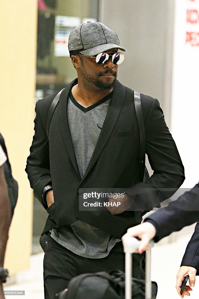 Will.i.am arrives in Sydney