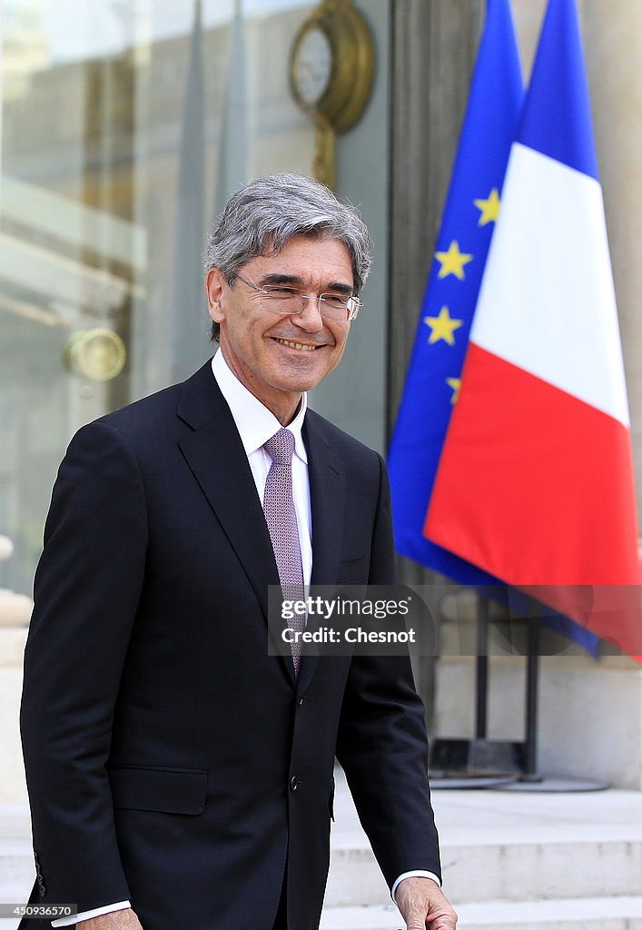 French President Francois Hollande Receives Joe KAISER, Siemens CEO And  Shunichi MIYANAGA,  Mitsubishi CEO At Elysee Palace