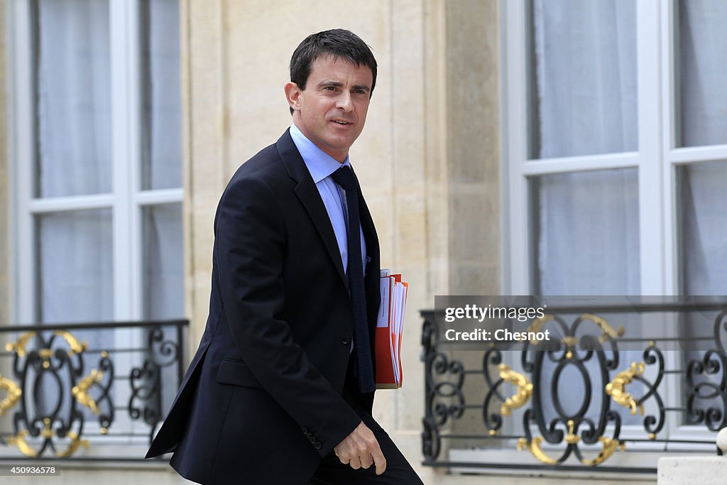 French President Francois Hollande Receives Joe KAISER, Siemens CEO And  Shunichi MIYANAGA,  Mitsubishi CEO At Elysee Palace