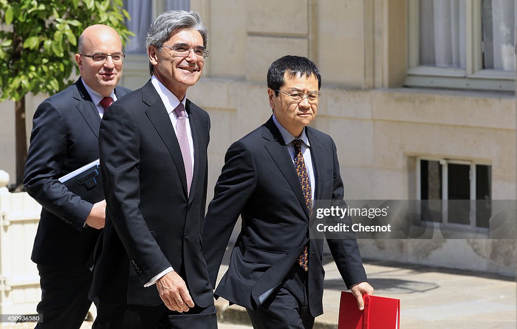 French President Francois Hollande Receives Joe KAISER, Siemens CEO And  Shunichi MIYANAGA,  Mitsubishi CEO At Elysee Palace