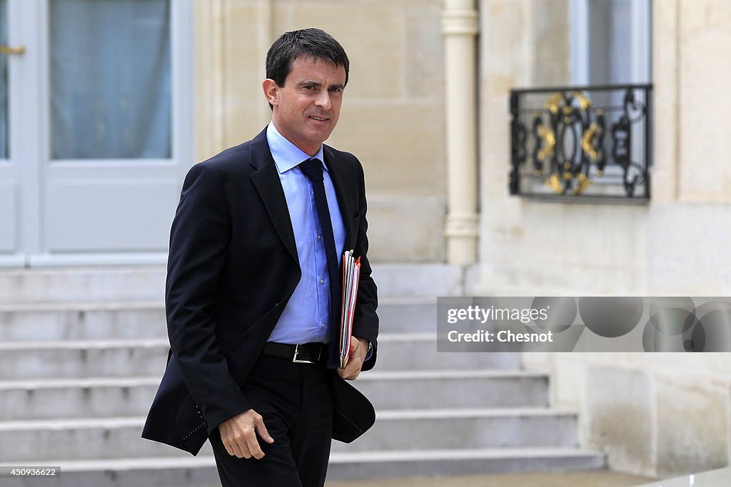 French President Francois Hollande Receives Joe KAISER, Siemens CEO And  Shunichi MIYANAGA,  Mitsubishi CEO At Elysee Palace