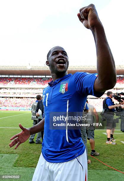 Joel Campbell of Costa Rica celebrates the 1-0 win after the 2014 FIFA World Cup Brazil Group D match between Italy and Costa Rica at Arena...