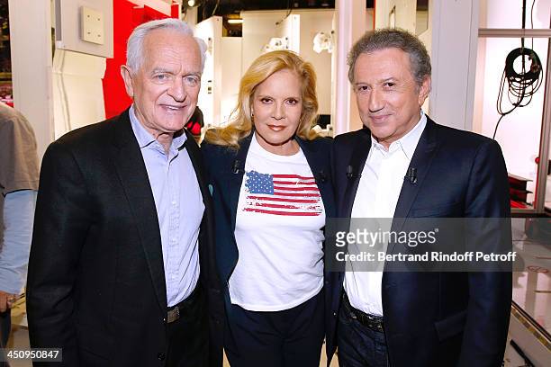 Journalist Philippe Labro, Main Guest singer Sylvie Vartan and presenter of the show Michel Drucker attend the 'Vivement Dimanche' French TV Show,...