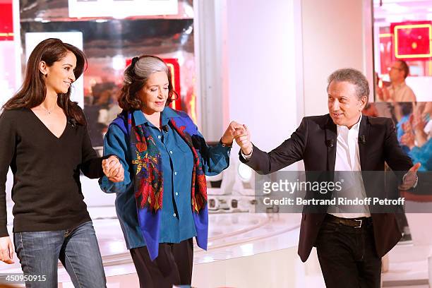 Actresses of Theater piece 'Sonate d'automne' Rachida Brakni and Francoise Fabian with presenter of the show Michel Drucker attend the 'Vivement...