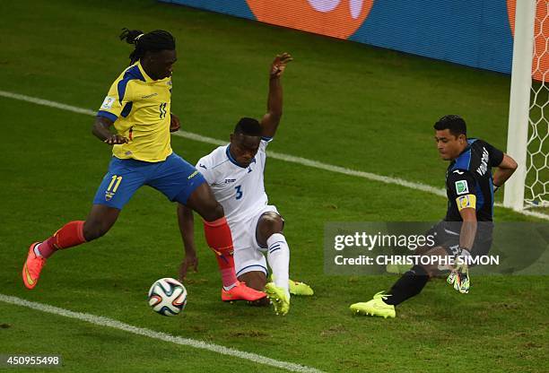 Ecuador's forward Felipe Caicedo tries to score past Honduras' defender Maynor Figueroa and Honduras' goalkeeper and captain Noel Valladares during a...