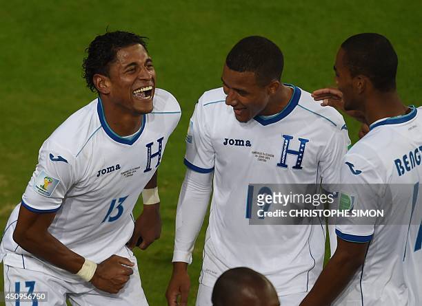 Honduras' forward Carlo Costly celebrates with teammates after scoring during a Group E football match between Honduras and Ecuador at the Baixada...