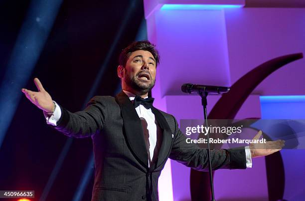 Miguel Poveda performs on stage during the Onda Awards 2013 Gala at the Gran Teatre del Liceu on November 20, 2013 in Barcelona, Spain.