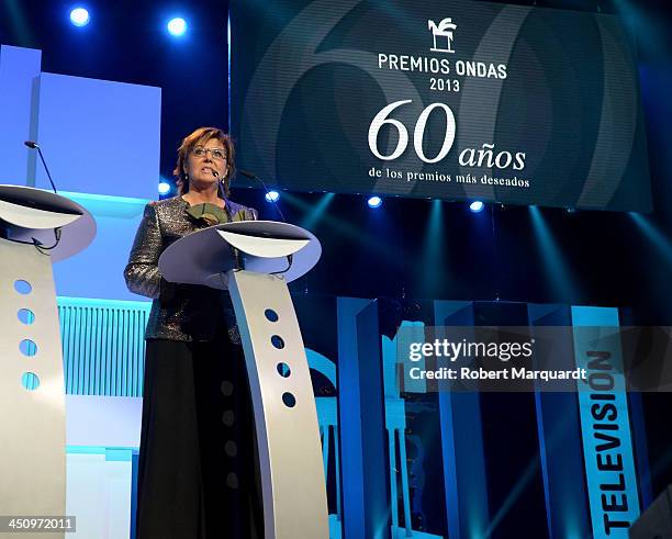 Maria Escario accepts the 'Best Female Television Presenter' award at the Onda Awards 2013 Gala at the Gran Teatre del Liceu on November 20, 2013 in...