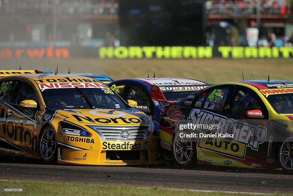 Darwin - V8 Supercars: Qualifying And Race