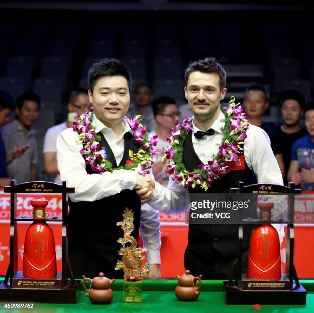 Ding Junhui of China shakes hands with Michael Holt of England after their final match during the 2014 CBSA World Snooker Tour Yixing Competition at...