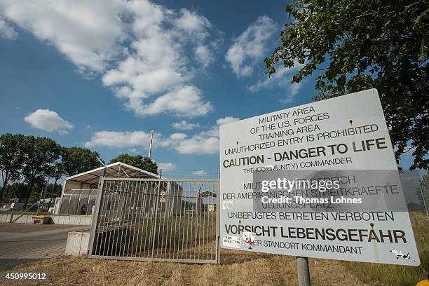 Dagger Complex Photos and Premium High Res Pictures - Getty Images