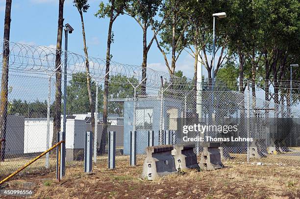 Dagger Complex Photos and Premium High Res Pictures - Getty Images