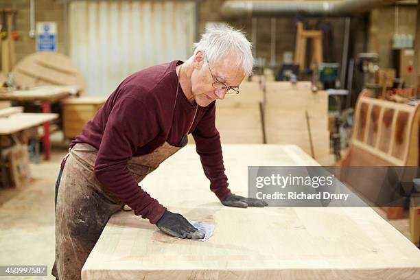 craftsman sanding table in furniture workshop - furniture maker foto e immagini stock