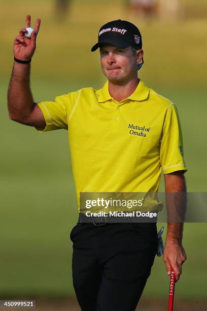Kevin Streelman from the USA waves to the crowd after his putt on the 18th green during day one of the World Cup of Golf at Royal Melbourne Golf...