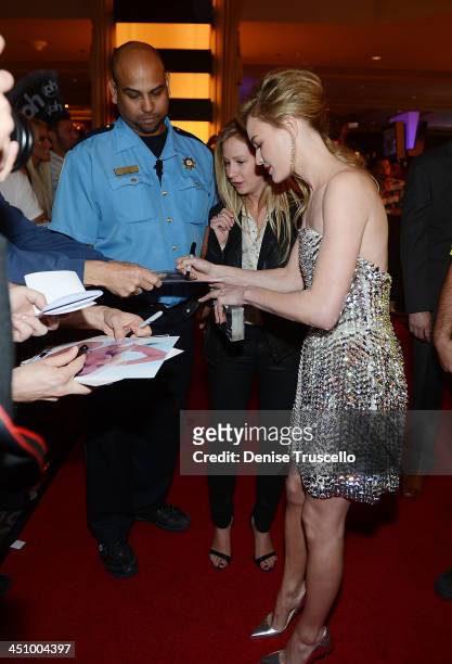 Kate Bosworth signs autographs for fans at the "Homefront" premiere at Planet Hollywood Resort & Casino on November 20, 2013 in Las Vegas, Nevada.