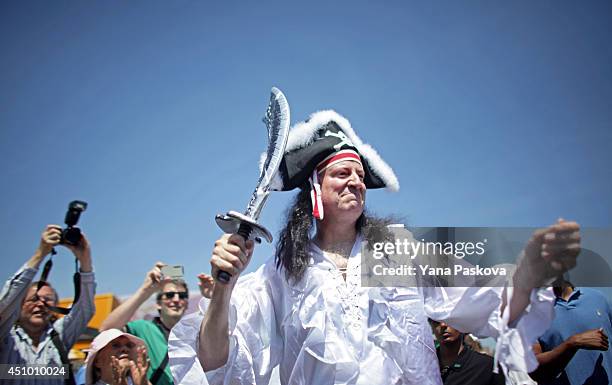 New York City Mayor Bill de Blasio greets the crowd on the boardwalk in the 2014 Mermaid Parade at Coney Island on June 21, 2014 in the Brooklyn...