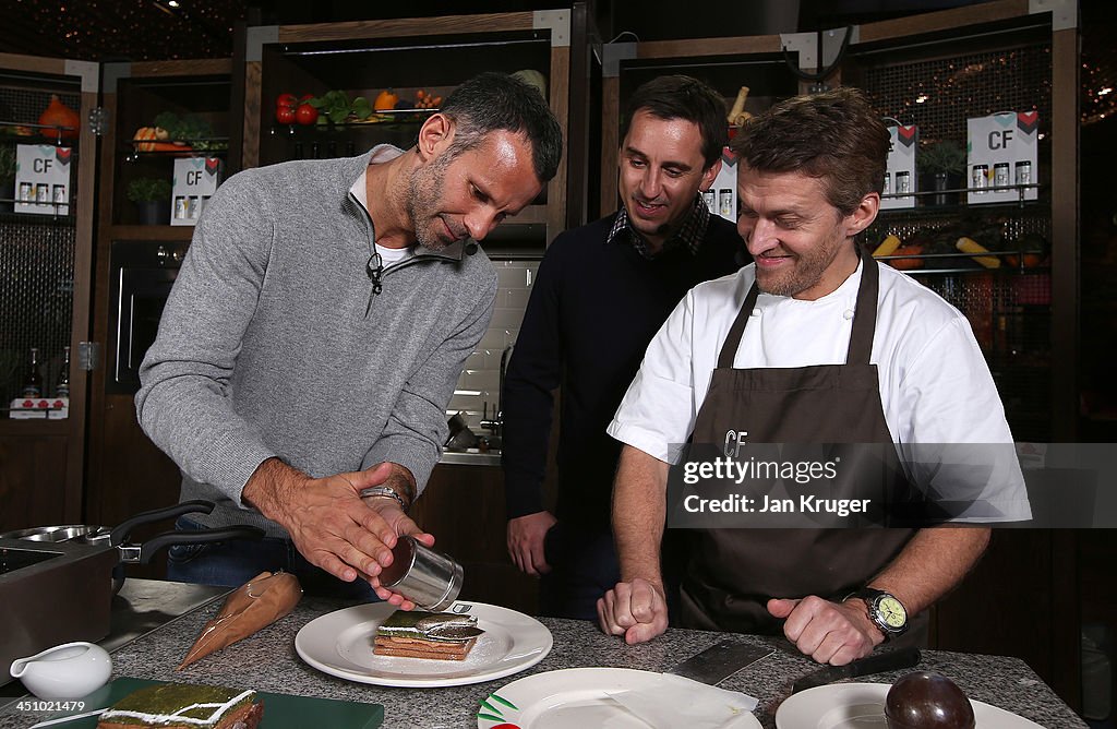 Ryan Giggs & Gary Neville Cook Off @ Cafe Football