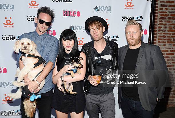 Deluka Deluka Photos and Premium High Res Pictures - Getty Images